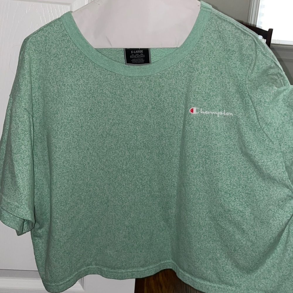 Cropped Champion shirt